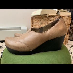 Washougal OTBT Tan/ Beige Wedge Size 10